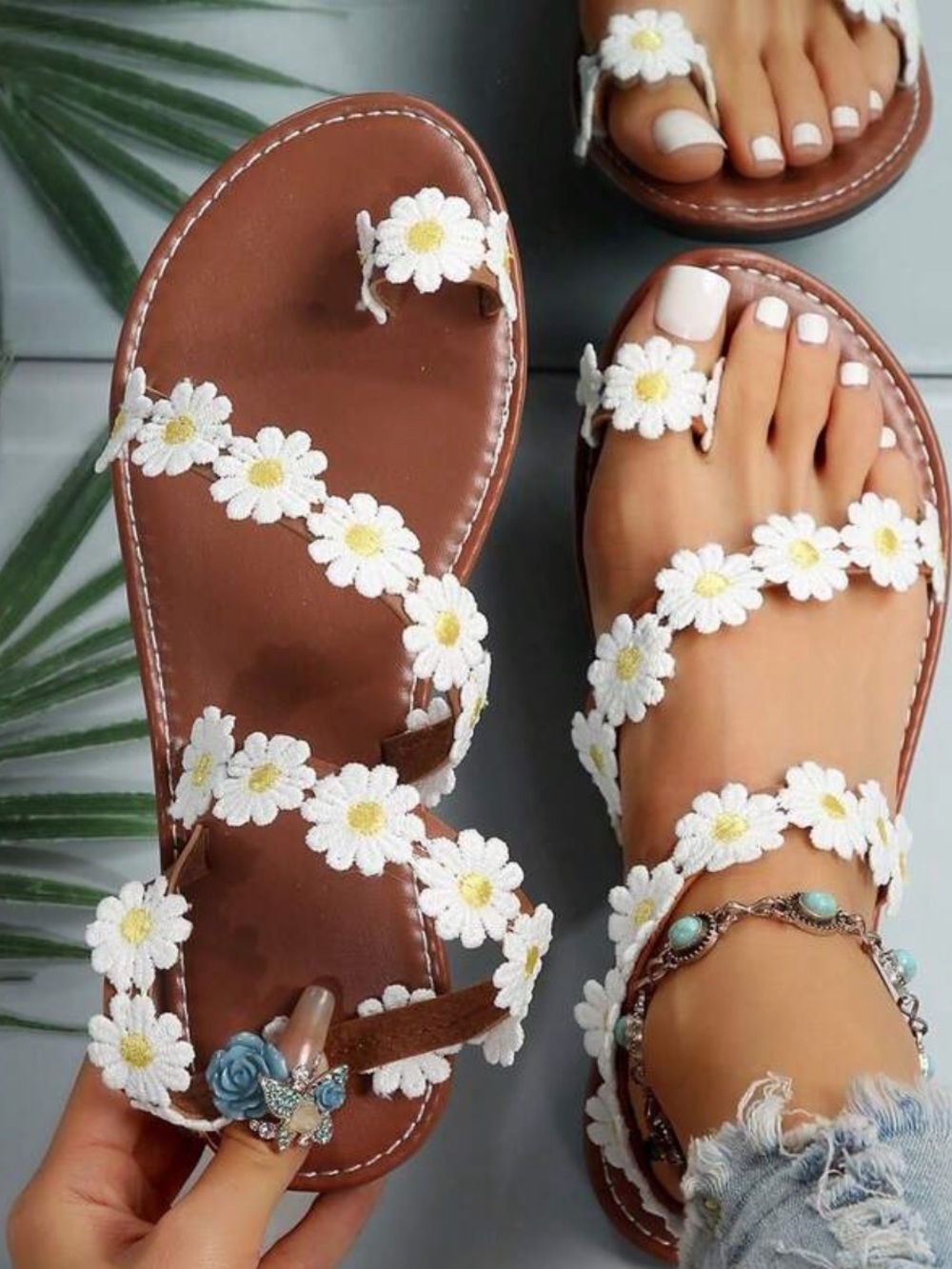 Brown Daisy Embellished Women's Sandals